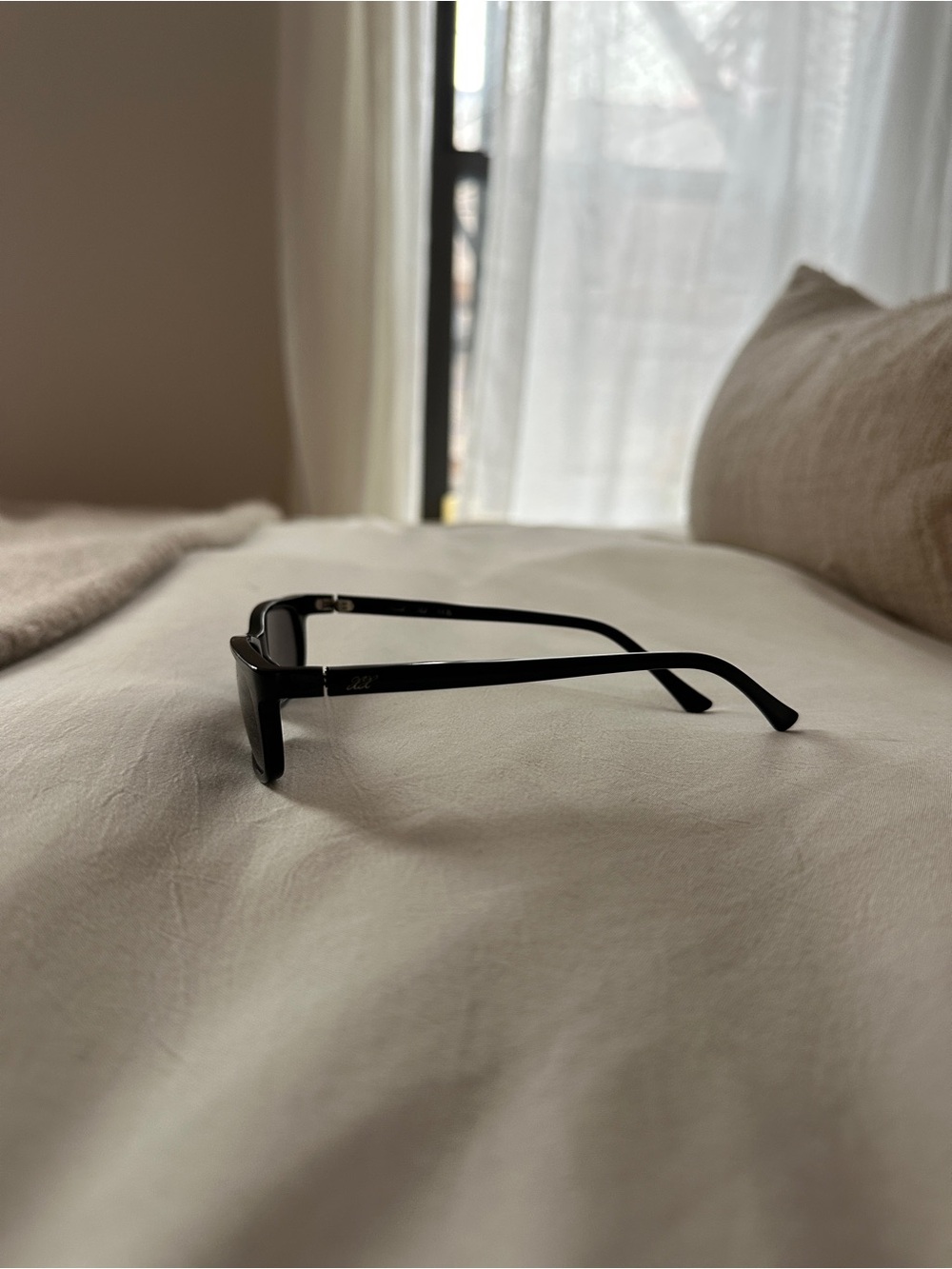LEXXOLA SUKI BLACK/ONYX SUNGLASSES - Picture 9 of 9